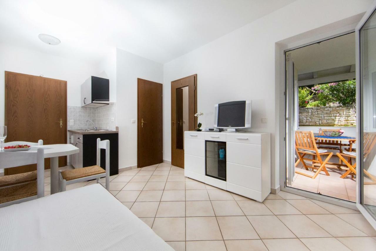 Apartments Sanmichel Pula Exterior photo